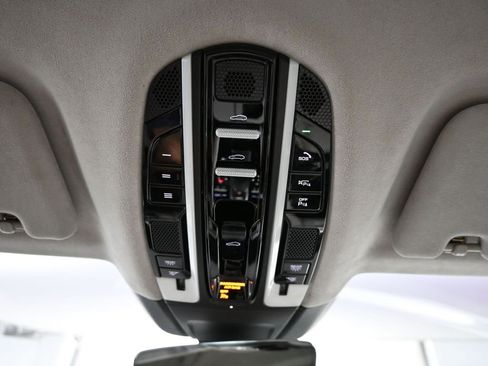 Used 2022 Porsche Panamera Turbo S image 11