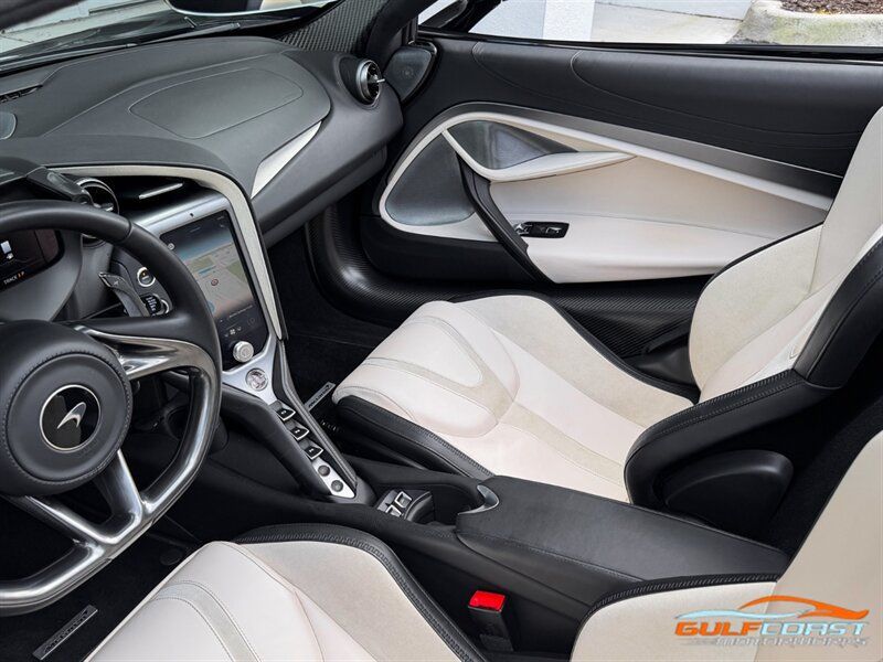 Used 2024 McLaren 750S Spider RWD image 16