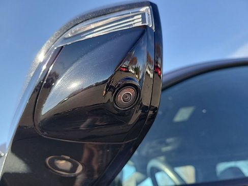 Used 2022 Chevrolet Suburban Z71 w/ Z71 Off-Road Package image 12