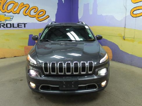 Used 2016 Jeep Cherokee Limited w/ Luxury Group AWD/4WD image 3