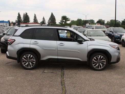 Used 2025 Subaru Forester Touring AWD/4WD image 4