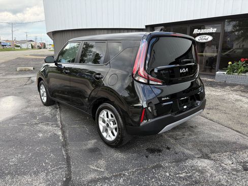 Used 2025 Kia Soul LX w/ LX Technology Package FWD image 7