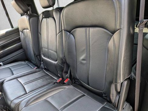 Certified 2024 Jeep Wagoneer Series II w/ Flexible Seating Group AWD/4WD image 16