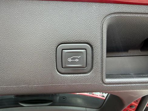 Used 2023 GMC Terrain SLT w/ Tech Package AWD/4WD image 7