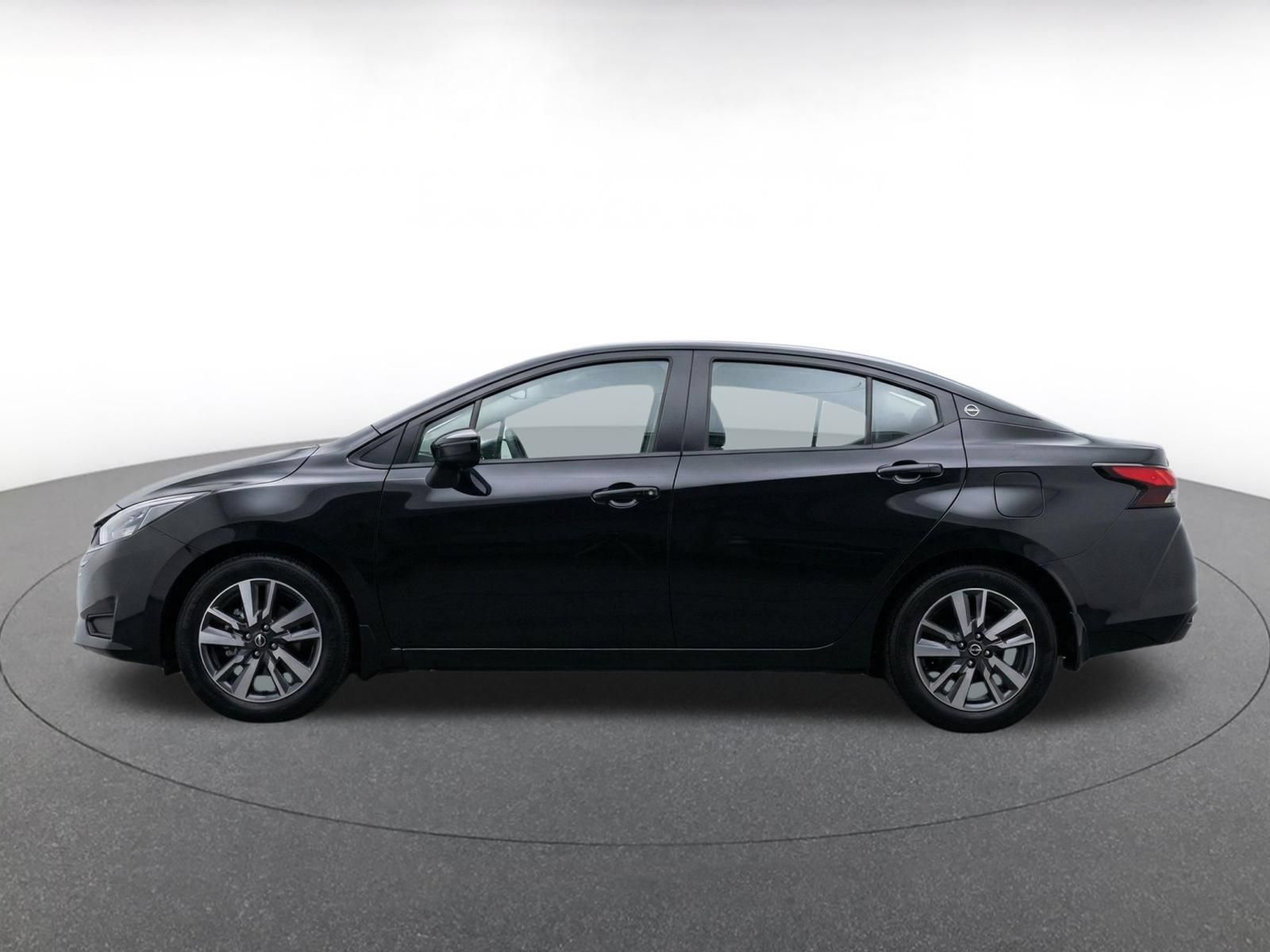 Used 2025 Nissan Versa SV FWD image 4
