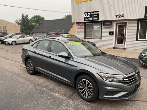 Used 2019 Volkswagen Jetta SE w/ Cold Weather Package FWD image 3