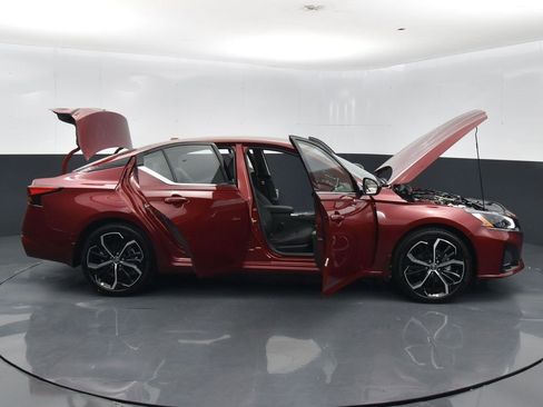 Certified 2025 Nissan Altima 2.5 SR image 45