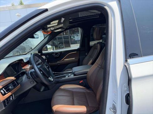 Used 2024 Lincoln Aviator Reserve w/ Elements Package Plus AWD/4WD image 16