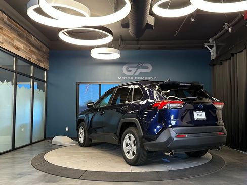 Used 2020 Toyota RAV4 XLE w/ XLE Grade Weather Package AWD/4WD image 5