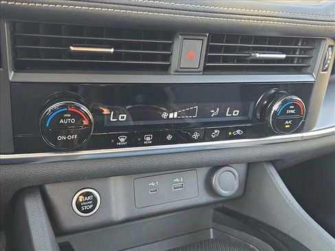 Used 2023 Nissan Rogue SV image 13