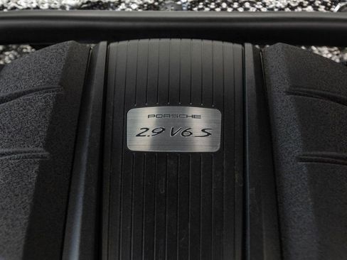 Used 2022 Porsche Macan S image 8