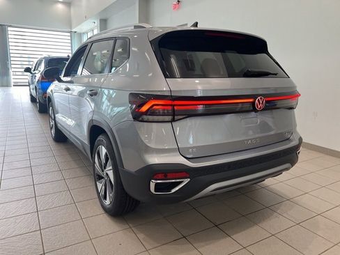 New 2025 Volkswagen Taos SE image 5