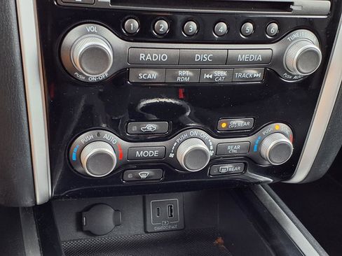 Used 2020 Nissan Pathfinder S image 22