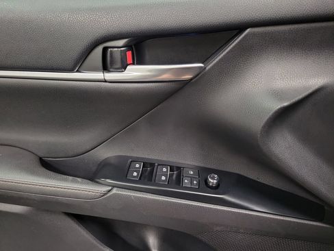 Used 2019 Toyota Camry XLE FWD image 23