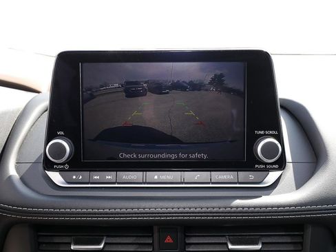 Used 2023 Nissan Rogue SV w/ SV Premium B Package image 17