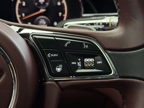 Used 2020 Bentley Flying Spur W12 image 46