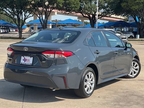 Used 2025 Toyota Corolla LE FWD image 4
