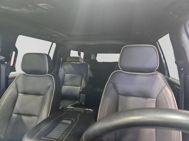 Used 2023 GMC Yukon XL SLT w/ SLT Luxury Package AWD/4WD image 9