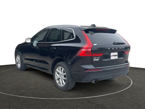 Used 2021 Volvo XC60 T5 Momentum image 3
