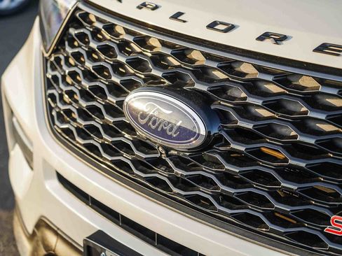 Used 2020 Ford Explorer ST w/ ST Street Pack image 3