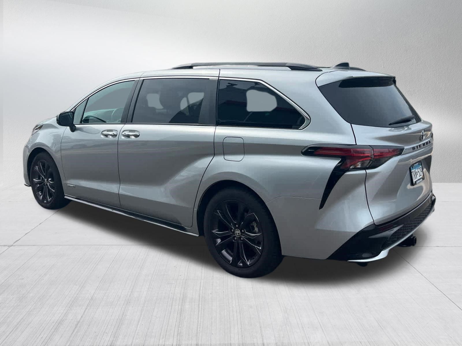 Certified 2021 Toyota Sienna XSE w/ XSE Plus Package FWD image 3