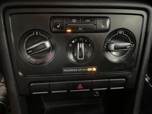 Used 2012 Volkswagen Beetle 2.5 image 25