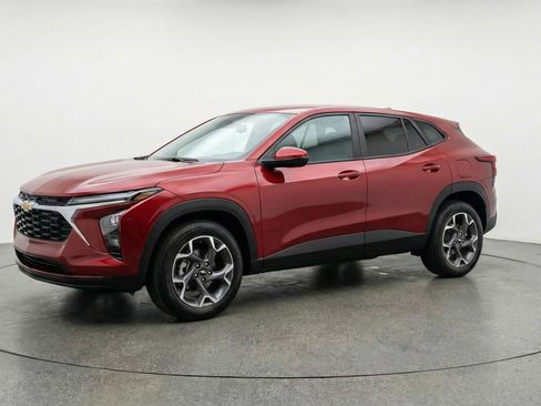 Used 2025 Chevrolet Trax LT FWD image 3