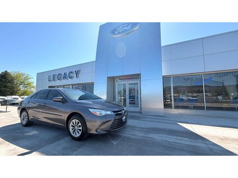 Used 2017 Toyota Camry LE FWD image 1