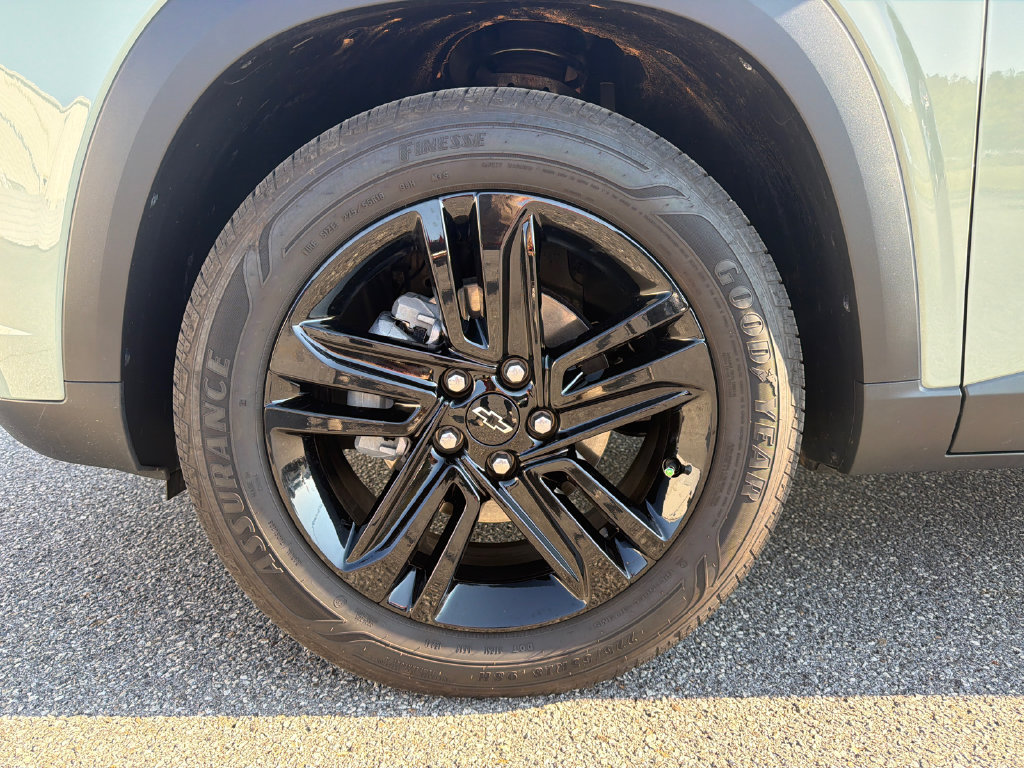 Used 2025 Chevrolet Trax ACTIV w/ Sunroof Package FWD image 11