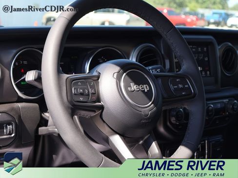 Used 2023 Jeep Wrangler Unlimited AWD/4WD image 24