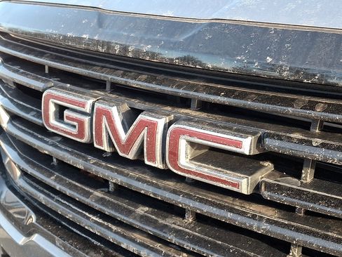 Used 2023 GMC Terrain SLE w/ Driver Convenience Package image 9