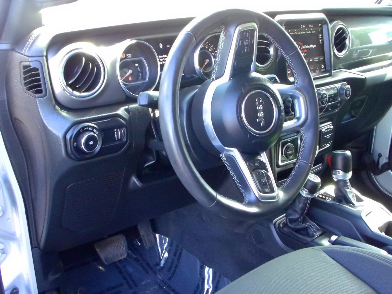 Used 2023 Jeep Wrangler Unlimited Sahara w/ Cold Weather Group AWD/4WD image 5