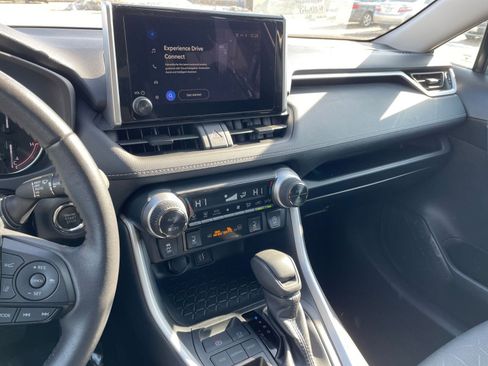 Used 2025 Toyota RAV4 XLE image 18