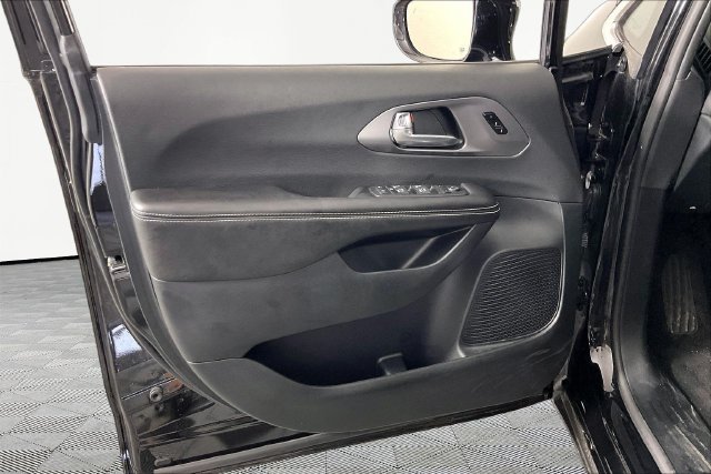Used 2026 Chrysler Pacifica Select FWD image 16
