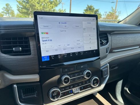 Used 2024 Ford Expedition Max Limited image 22