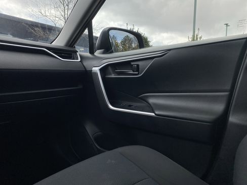 Used 2019 Toyota RAV4 LE image 59