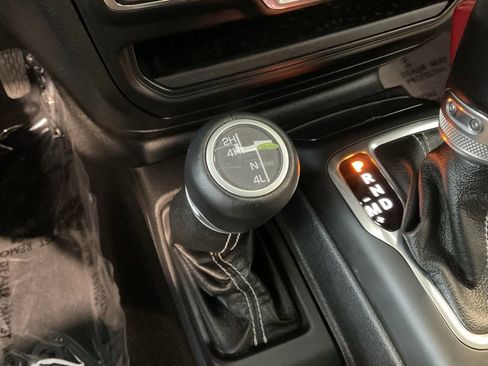 Used 2020 Jeep Wrangler Unlimited Sahara image 18