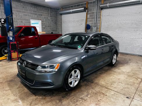 Used 2013 Volkswagen Jetta TDI image 2