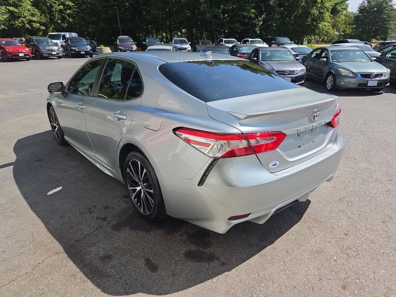 Used 2020 Toyota Camry SE FWD image 6
