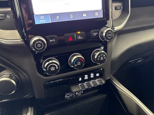 New 2026 RAM 1500 Express AWD/4WD image 37