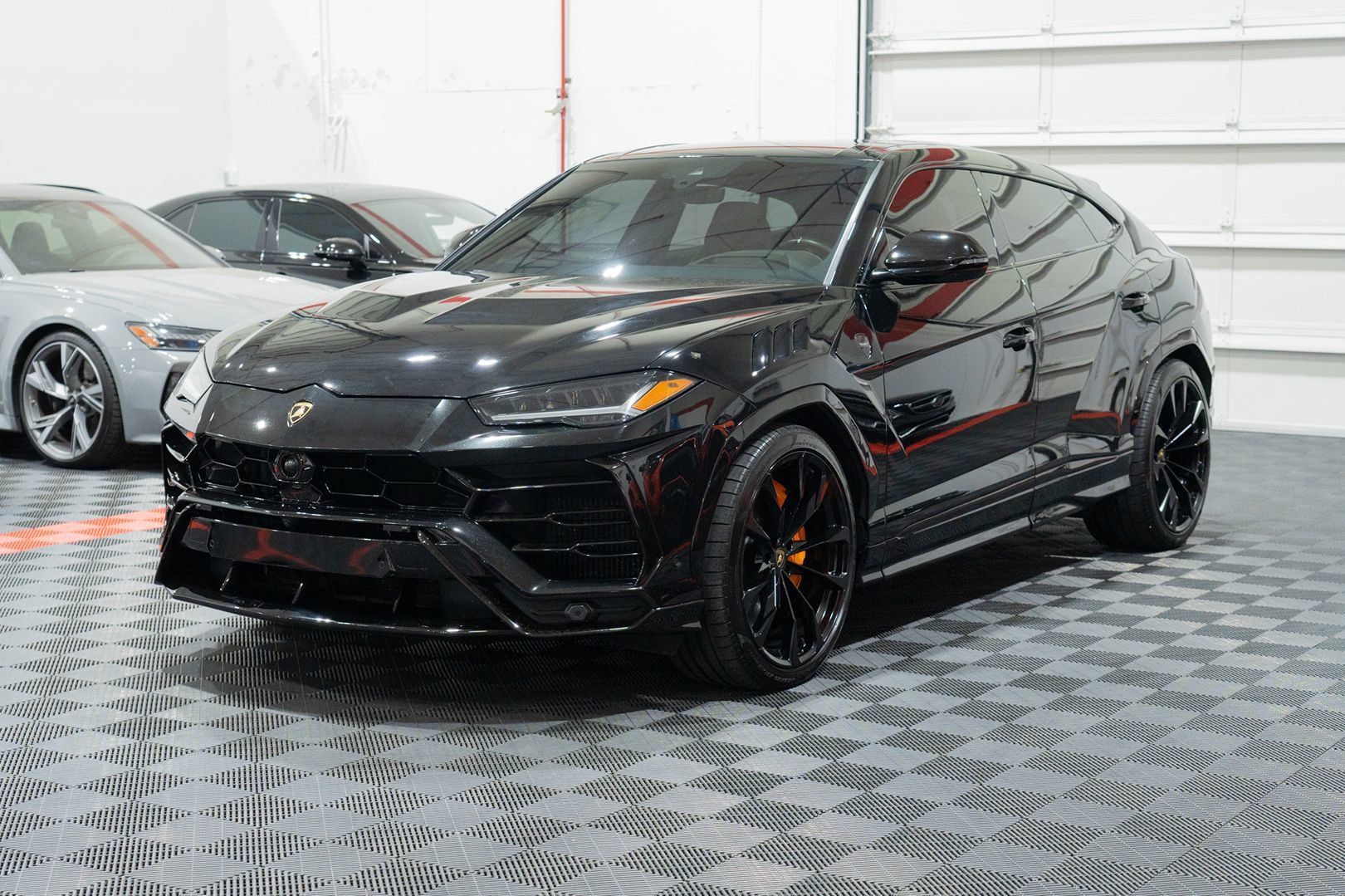 Used 2021 Lamborghini Urus AWD/4WD image 3
