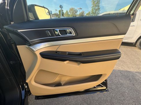 Used 2016 Ford Explorer XLT w/ Equipment Group 202A image 27