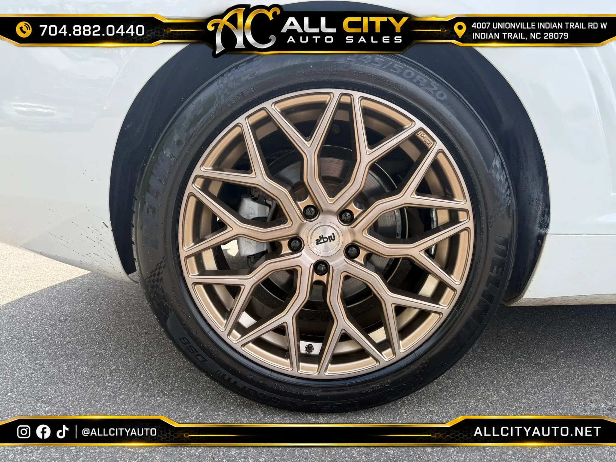 Used 2013 Chevrolet Camaro LT RWD image 28