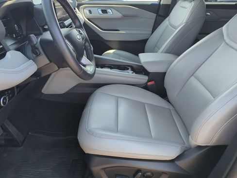 Used 2025 Ford Explorer Active w/ Active Comfort Package AWD/4WD image 11