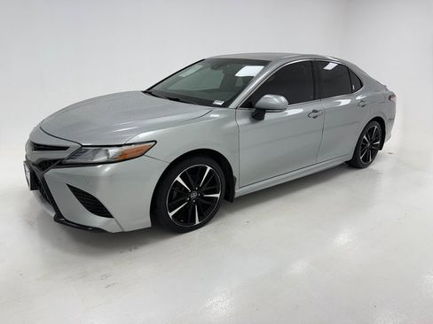 Used 2018 Toyota Camry XSE image 5