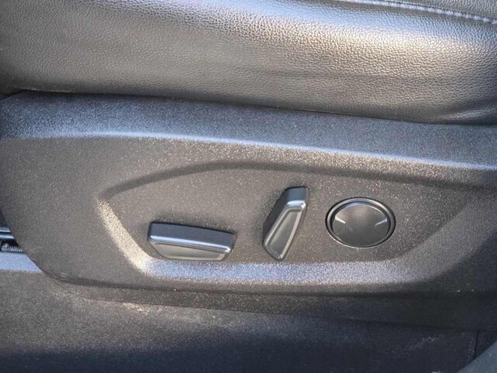 Used 2024 Ford Edge Titanium AWD/4WD image 14