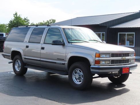 Used 1999 Chevrolet Suburban 2500 w/ Preferred Equipment Group 3 AWD/4WD image 53