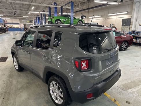 Used 2022 Jeep Renegade Latitude w/ Convenience Group AWD/4WD image 7