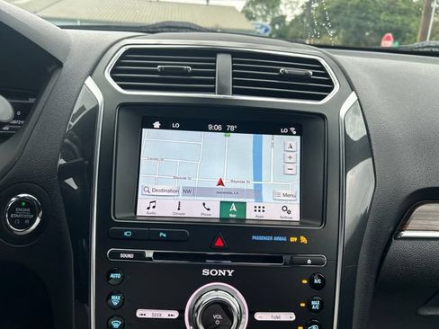 Used 2018 Ford Explorer Limited w/ Ford Safe & Smart Package FWD image 19
