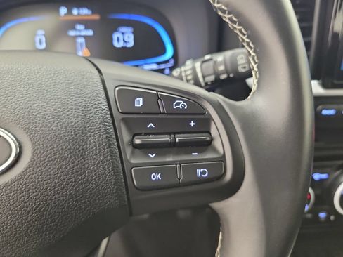 Used 2025 Hyundai Venue Limited FWD image 23